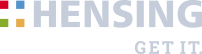 Das Hensing Logo: ein Quadrat mit im Uhrzeigersinn angeordnetem roten, blauen, grünen und gelben Quadrat in der Ecke und grauem Schriftzug HENSING GET IT.